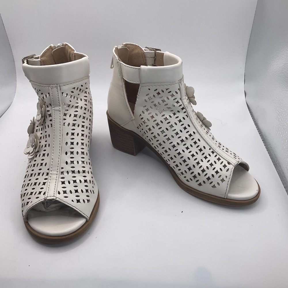 Jellypop Kids Cream Ankle Boots Cutouts Ankle Buckle size 1 Easter Peep Toe